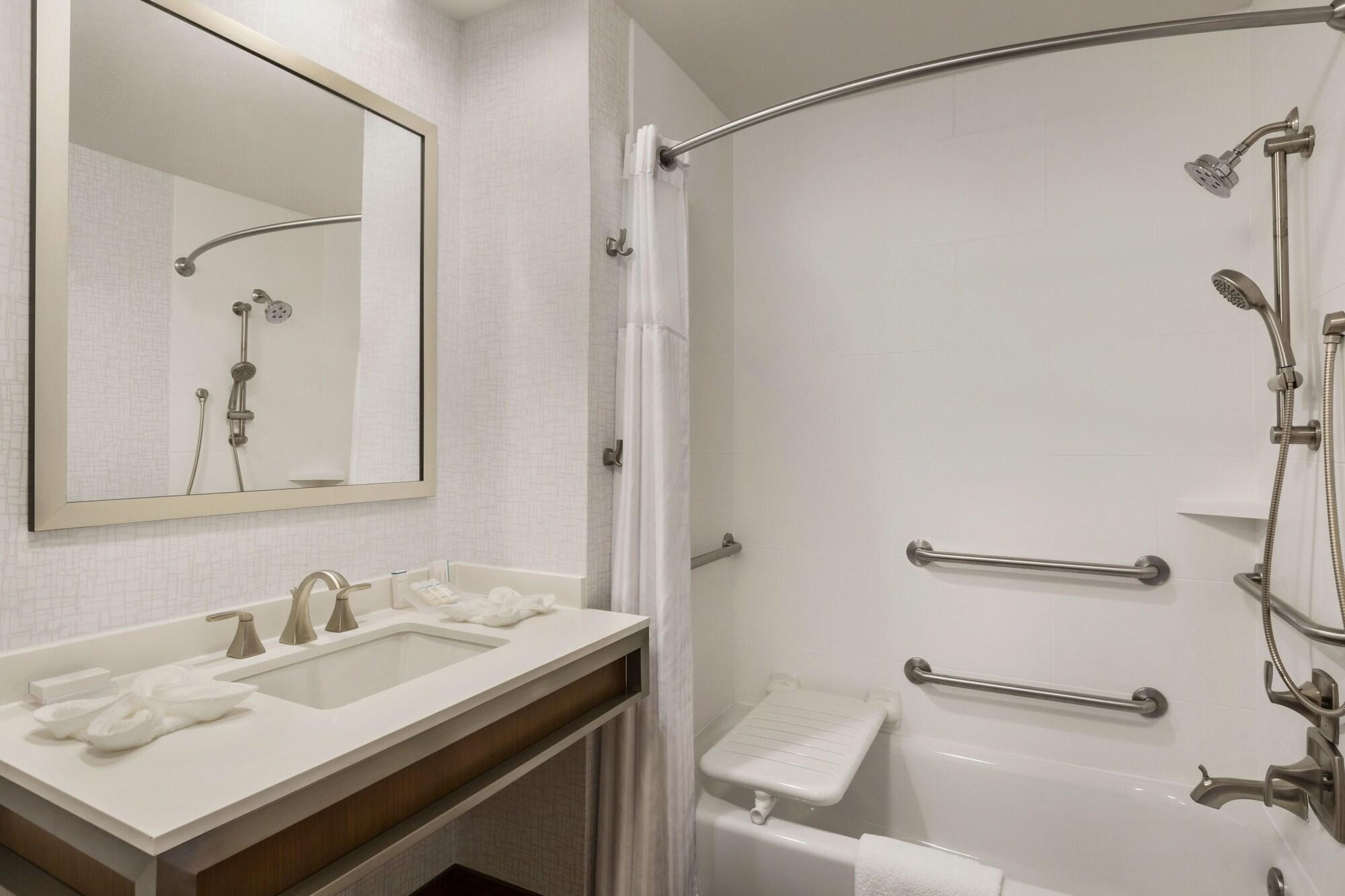 Hilton Garden Hotel 3*